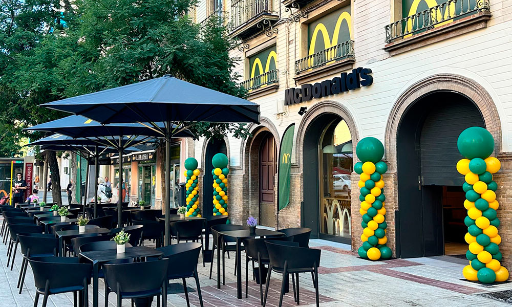 Franquicia McDonalds abre un nuevo restaurante